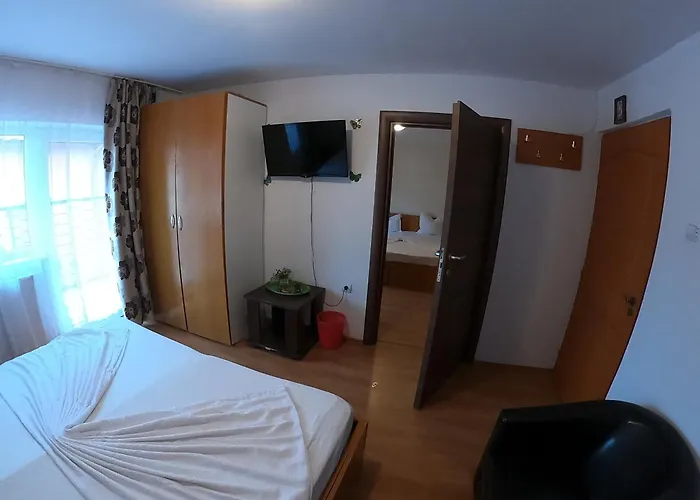 Affittacamere Efor 3*