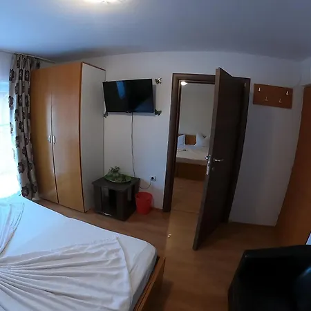 招待所 Efor 3*